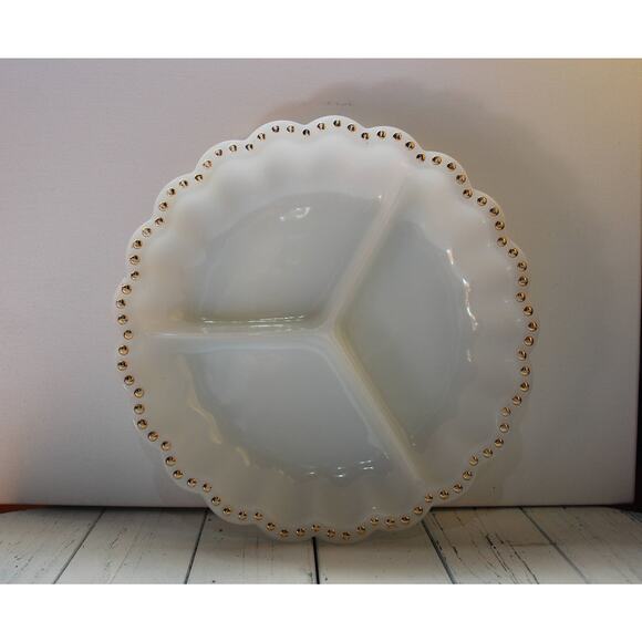 Milk Glass Platter - Picture 3 of 10